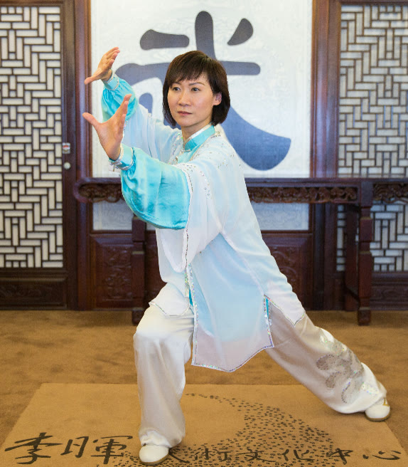 呂家寶導師示範太極拳招式
